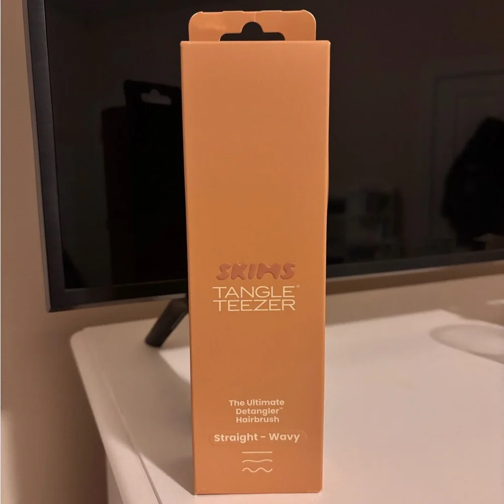 SKIMS X Tangle Teezer Hairbrush Straight To Wavy Clay Brush Exclusive BRAND NEW